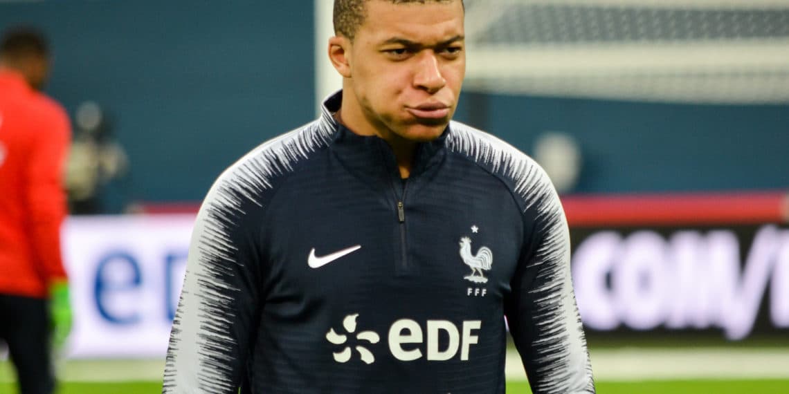 Un joueur de football français dit qu&#8217;une arnaque de la crypto l&#8217;on usurpé