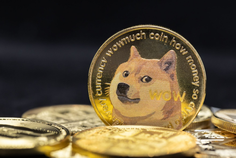 DOGE, SOL & BTC Approchent des Niveaux de Renversement et la Prévente GFOX Approche 3 Millions de Dollars